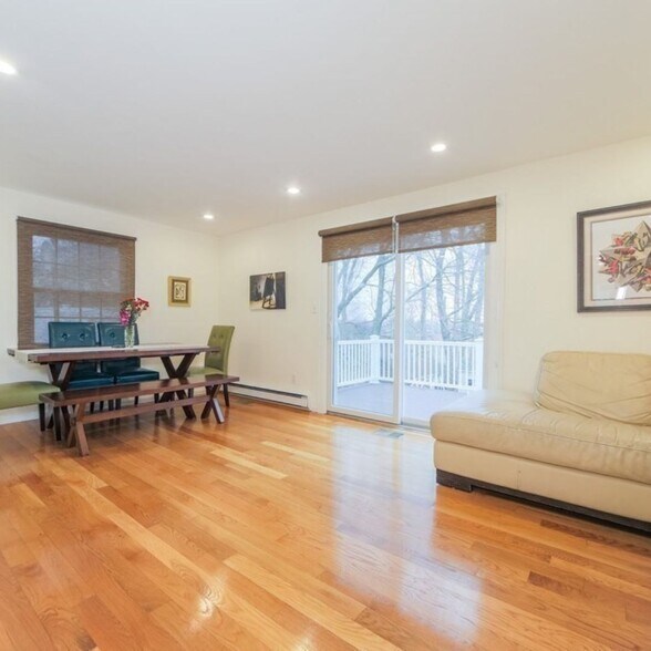 Building Photo - 132 Ashcroft St