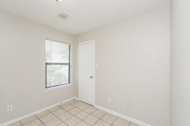 Building Photo - 2920 La Estancia Ln