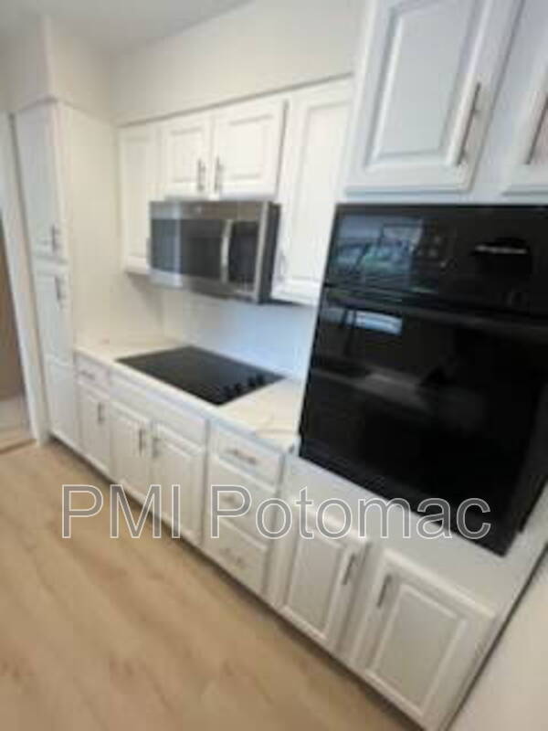 Building Photo - 2501 Calvert St NW