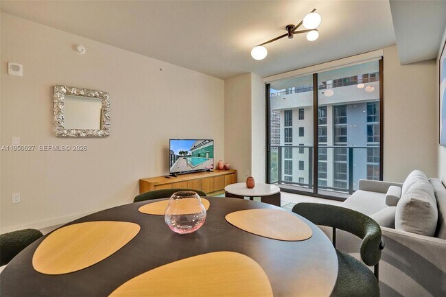 Building Photo - 11 NE 6th St