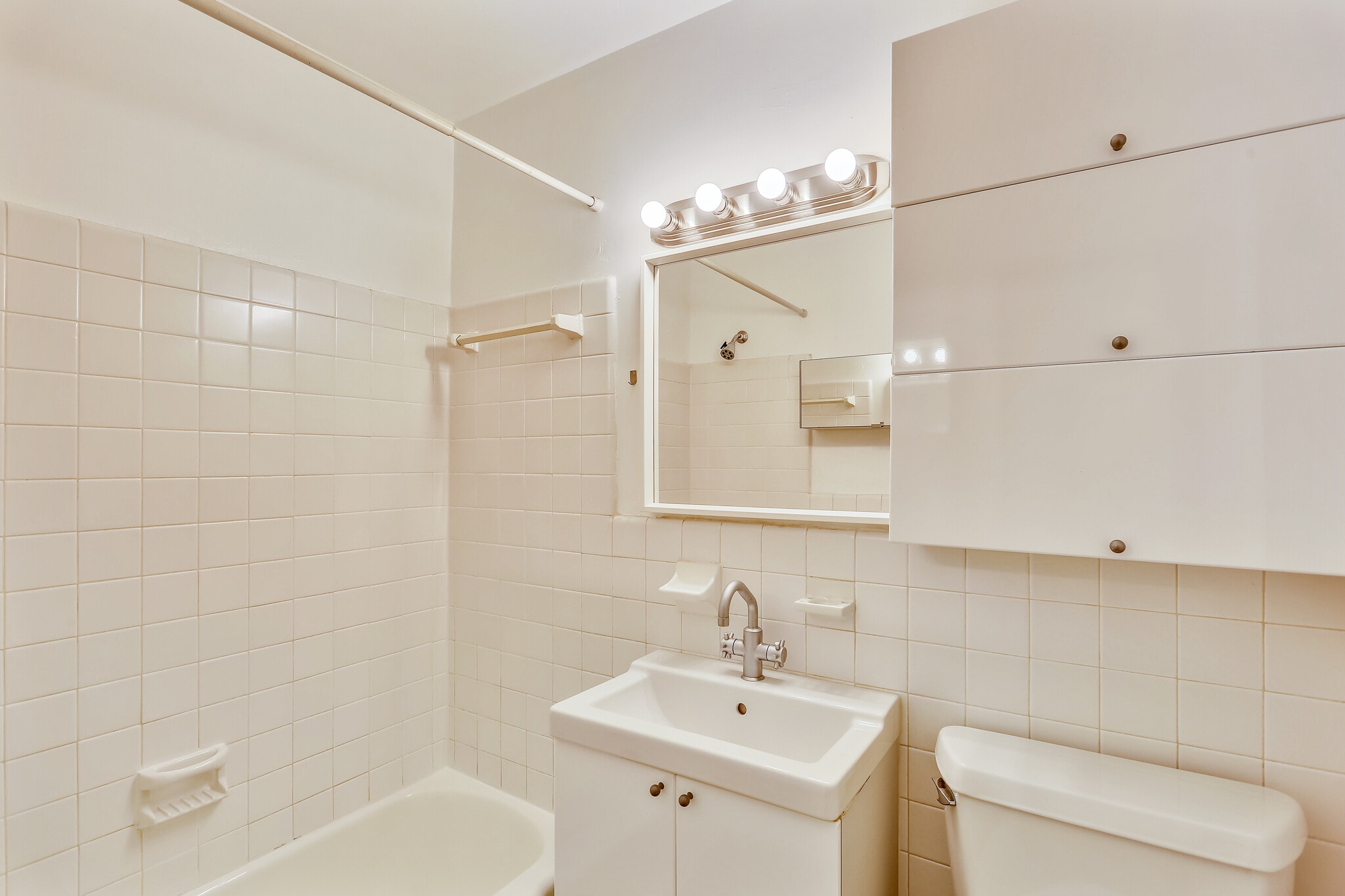 Plenty storage space in the batchroom - 10412 Montrose Ave