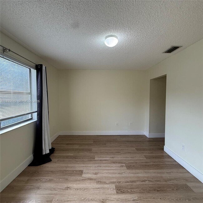 Building Photo - 1301 S Franklin Ave