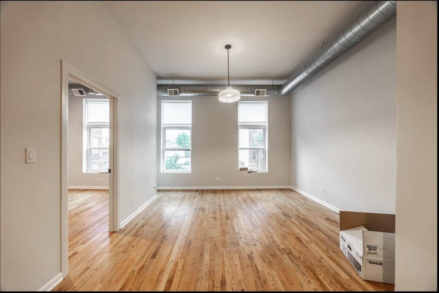 Building Photo - 1538 N Milwaukee Ave