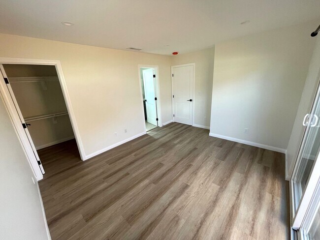 Building Photo - 183 S Seaward Ave
