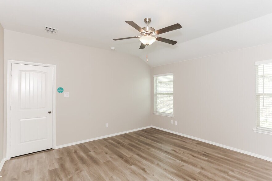 Building Photo - 825 Amberwood Ct