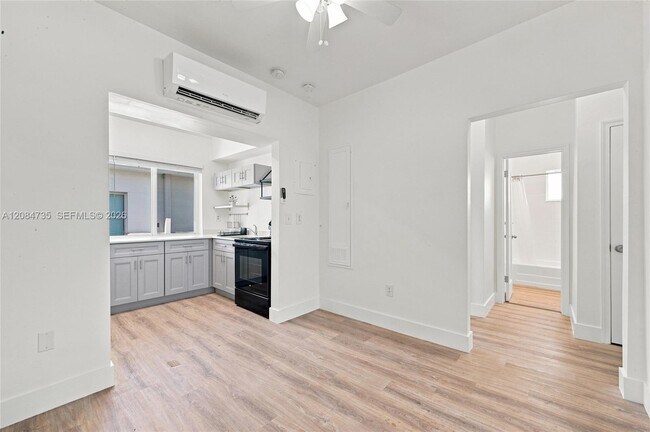 Building Photo - 318 NE 80th St