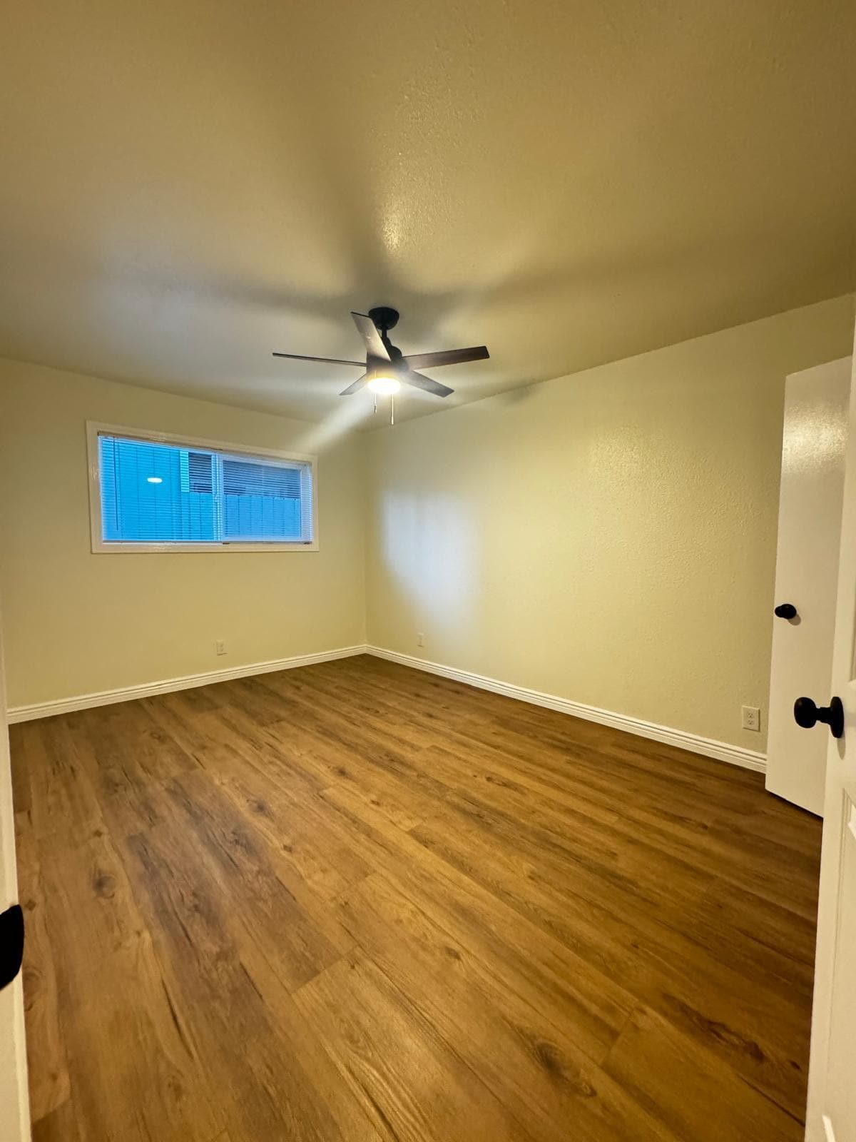 Building Photo - 1322 E Bulldog Ln