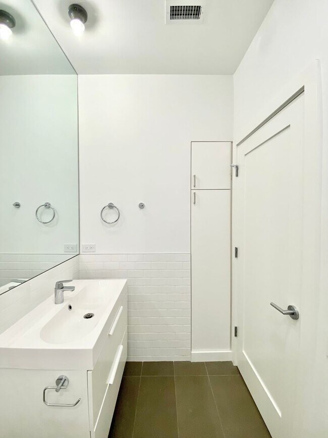 Building Photo - BRA01BS