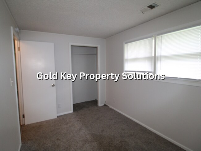 Building Photo - 4 Bed 1.5 Bath Home for Rent! (SECTION 8 APPROVED)