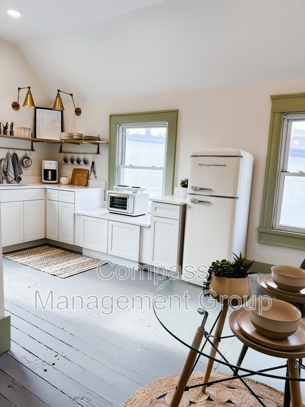 Building Photo - 813 Hall of Fame Dr