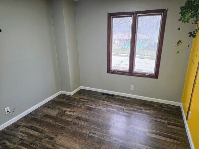 Building Photo - 320 34th St