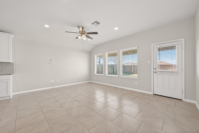 Building Photo - 7558 Highland Chase Dr