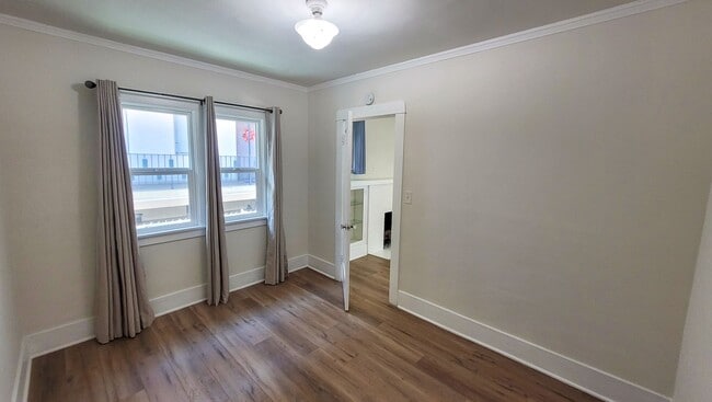 Building Photo - 2 Bed 1 Bath House in Historical Uptown Whittier Available Now!