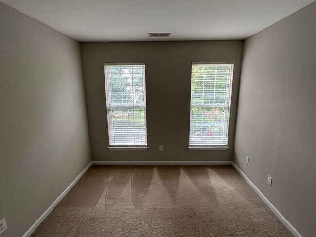 Building Photo - 152 N Arcadian Way