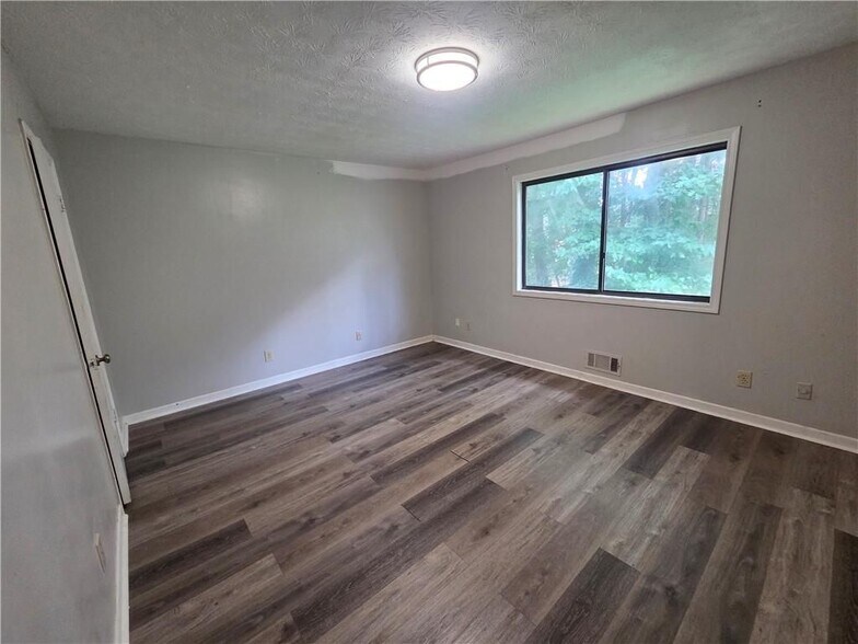 Building Photo - 5034 Cherokee Ct