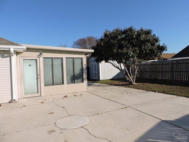 Building Photo - 1160 Sweetbriar St