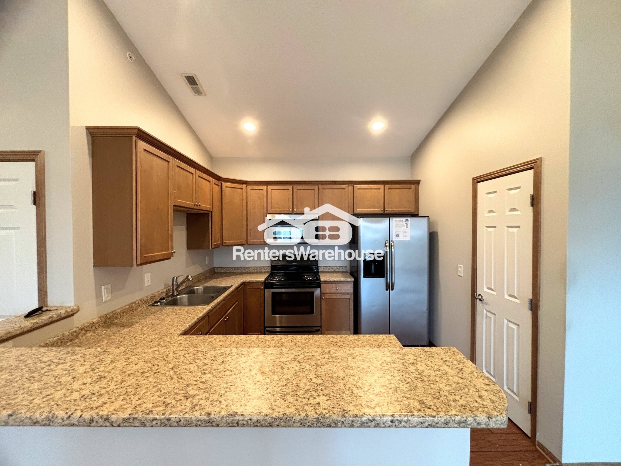 Building Photo - 2000 Meadow Ct