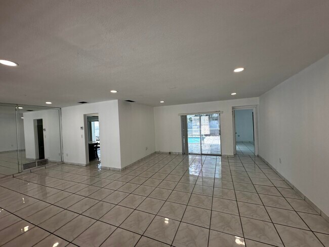 Building Photo - 7725 Grandview Blvd