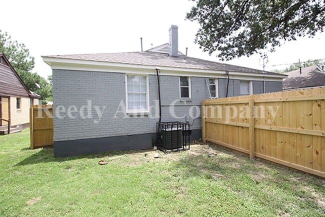 Building Photo - 93 Eastview Dr