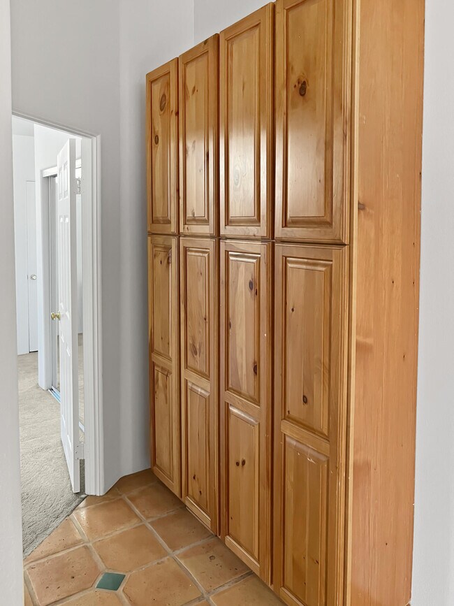 Building Photo - 54670 Avenida Alvarado