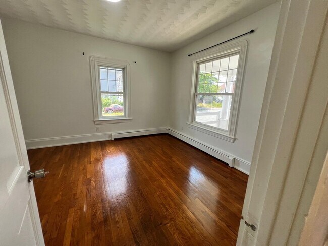 Building Photo - 58 Standish St