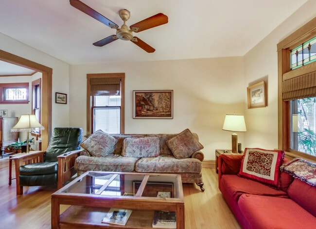 Building Photo - 804 S Grove Ave