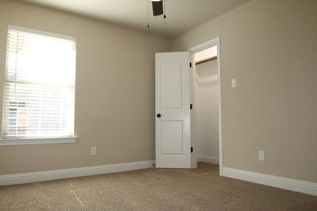 Building Photo - Elevated Living on the Waters Edge in Pelican Bay! ~ ((AZLE ISD!!)) Granite Countertops~ Stainles...