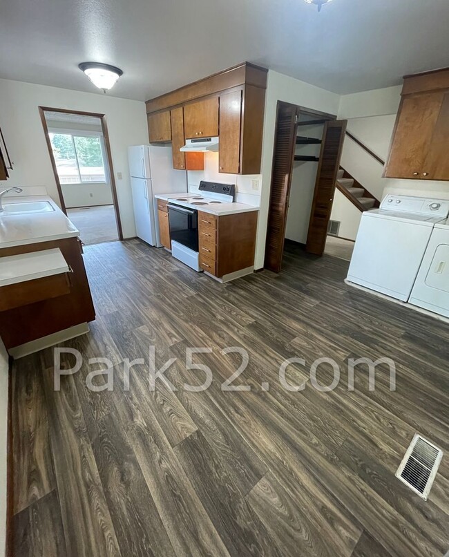 Building Photo - $500 Off 1st Full Month! 2 Bedroom Townhom...