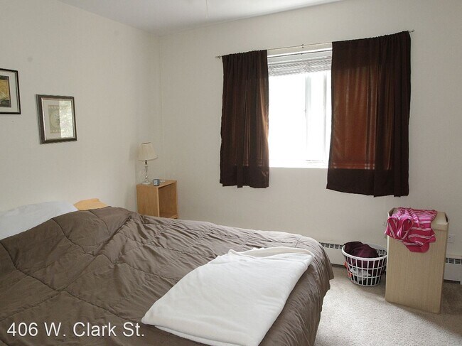 Building Photo - 1 br, 1 bath Apartment - 406 W. Clark St.