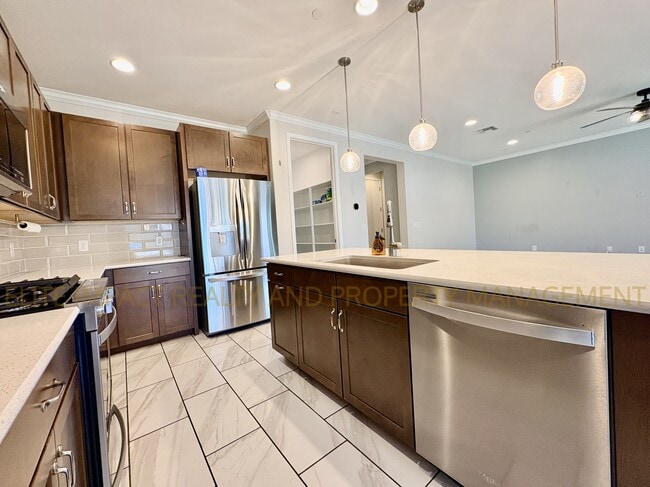 Building Photo - 9731 E Lynx Lk Trl