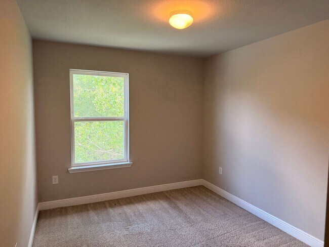 Building Photo - 5972 Callaway Cir