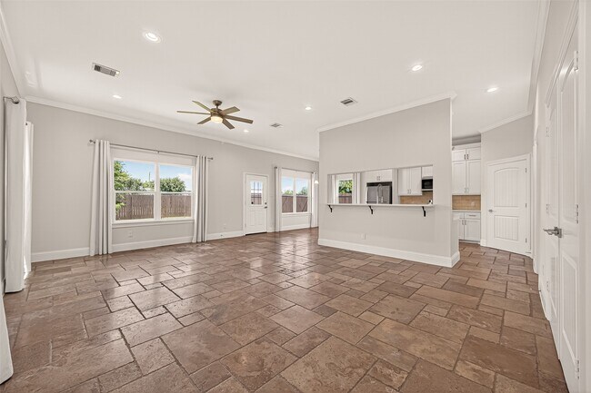 Building Photo - 2211 Silverbonnet St