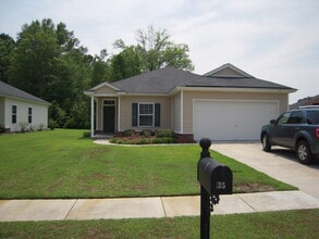 Building Photo - New floors, just painted, and all new appliances!!