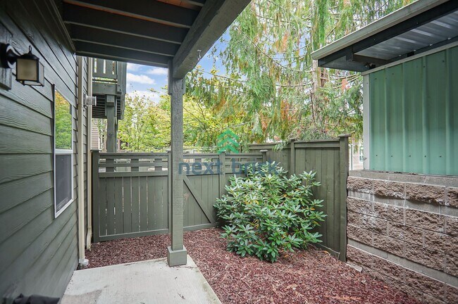 Building Photo - 4 Bed and 2.5 Bath Beautiful Condo is Avai...