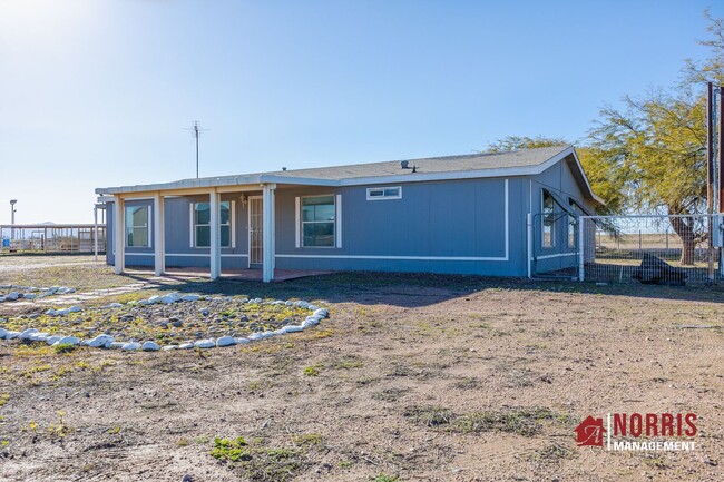 Building Photo - HORSE Property!! You Have Found a Gem