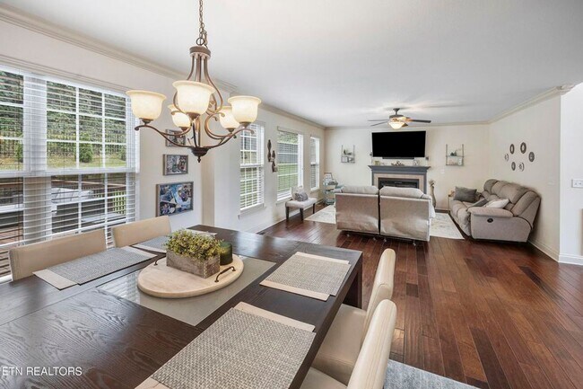 Building Photo - Luxury 5 Bedroom West Knox Home