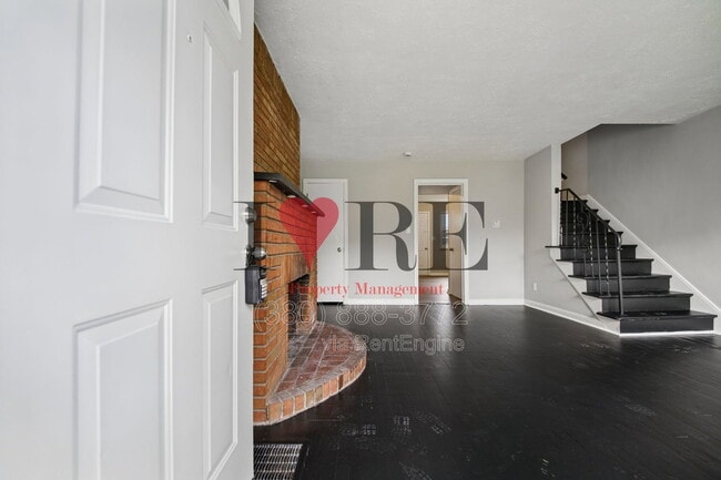 Building Photo - 338 S Chase Ave