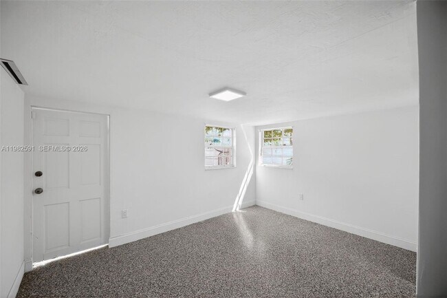 Building Photo - 8651 NE 10th Ct