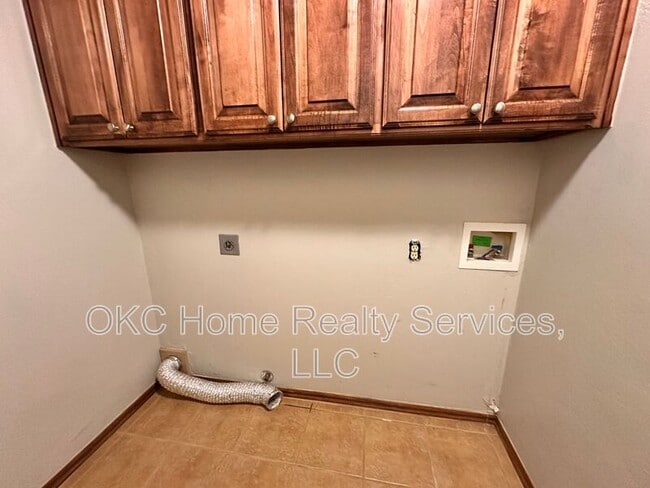 Building Photo - 13204 SW 2nd Terrace