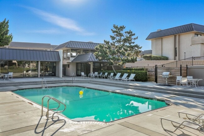 Building Photo - 2BR / 2.5BA Townhome in Prime Solana Beach...