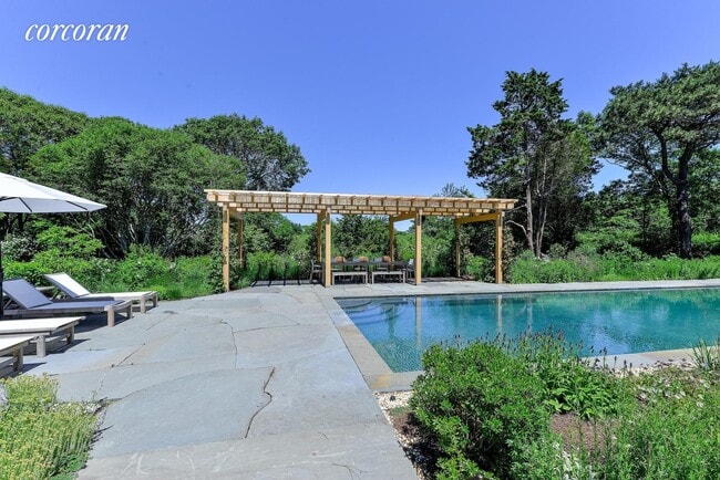 Building Photo - 132 S Briar Patch Rd