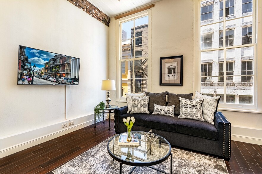 Building Photo - 210 Decatur St