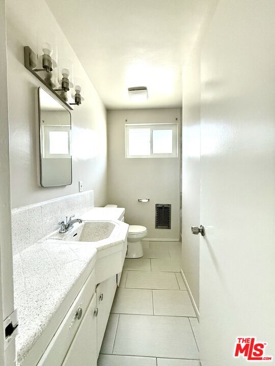 Building Photo - 854 S Sherbourne Dr