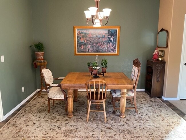 Building Photo - Bright & Open 2 Bedroom Condo on West Side