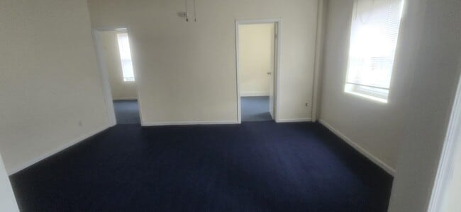 Building Photo - 1614 Summit Ave