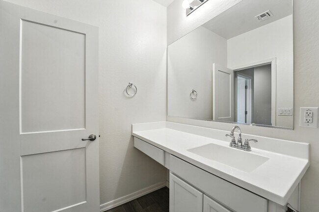 Building Photo - Stunning new build in Glendale, AZ!