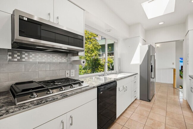 Building Photo - 45 Graystone Terrace