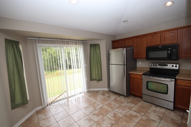 Building Photo - 3 bed, 2 bath, 2 car garage in Riverview