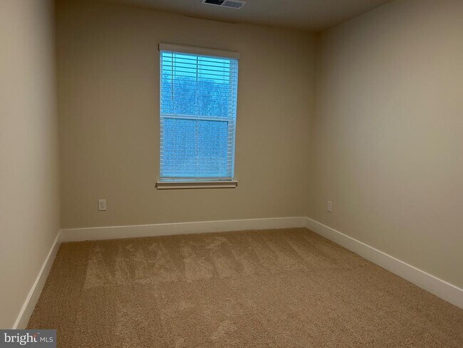 Building Photo - 140 Wappinger Ter