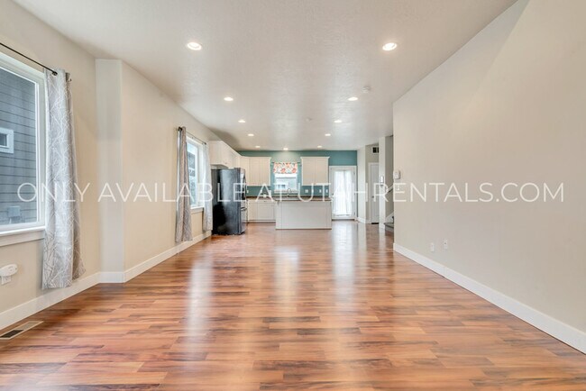 Building Photo - 931 Delorean Ln